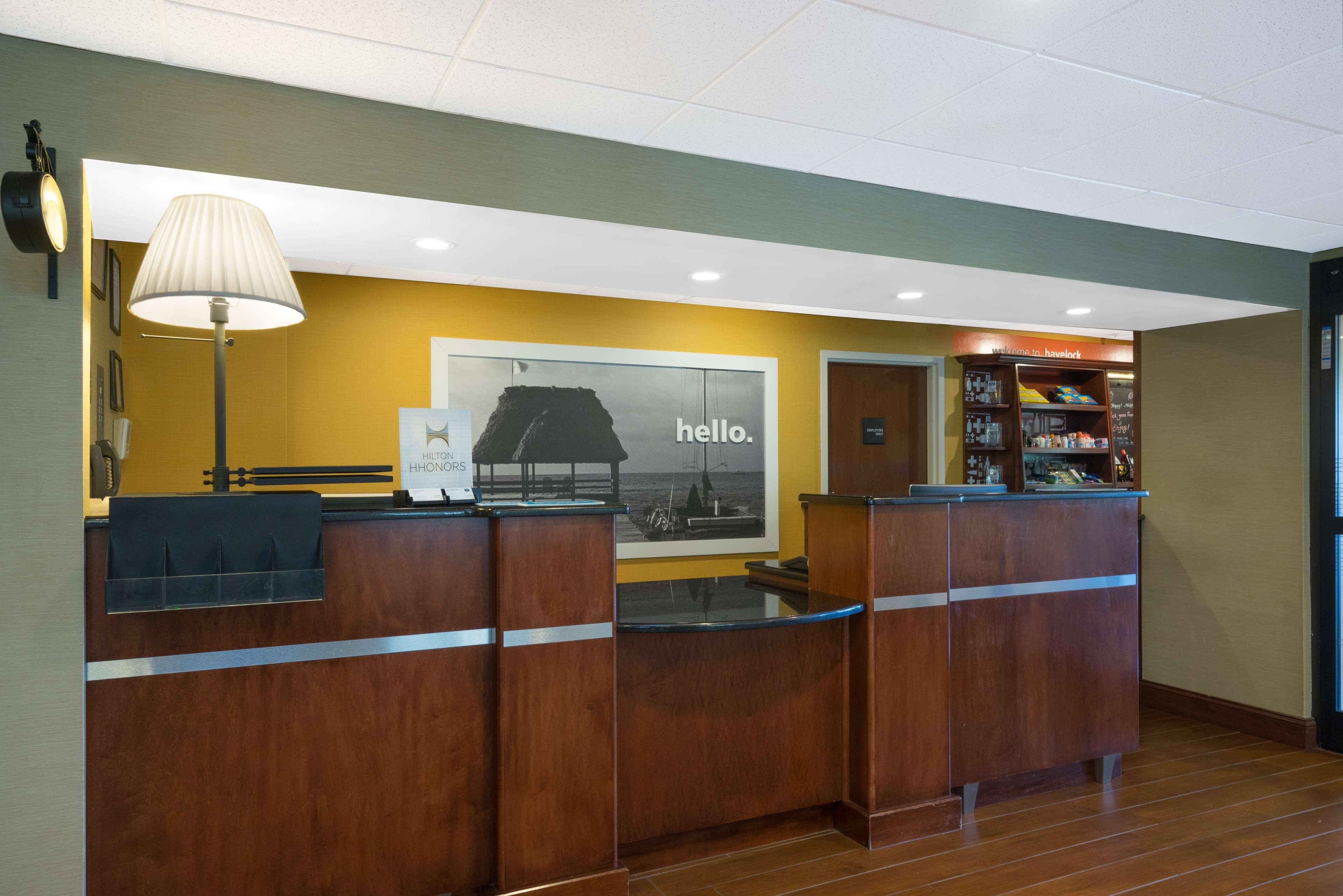 Hampton Inn Havelock Exterior photo